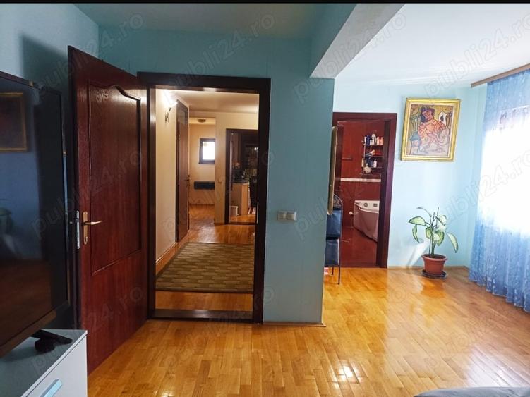 Casă cu 6 camere cu Teren 1000 Mp în Central