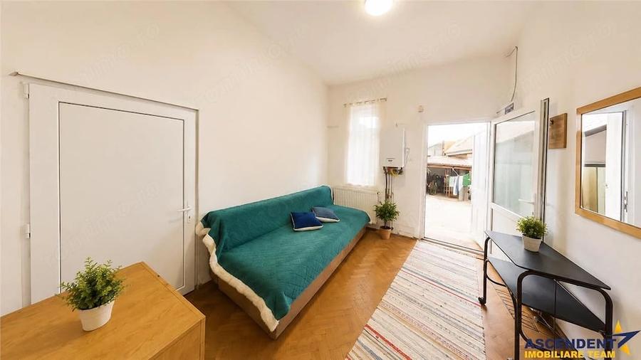 Casă cu 2 camere cu Teren 100 Mp în Central