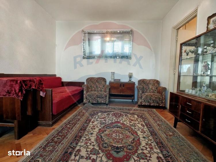 Apartament cu 2 camere nerenovat, de vanzare in zona 1 Mai - 7