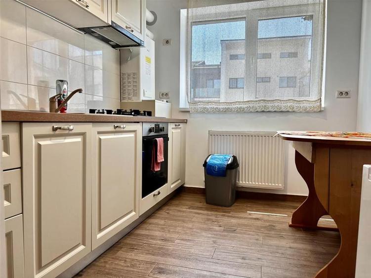 Apartament cu 2 camere decomandat, mobilat în Tractorul