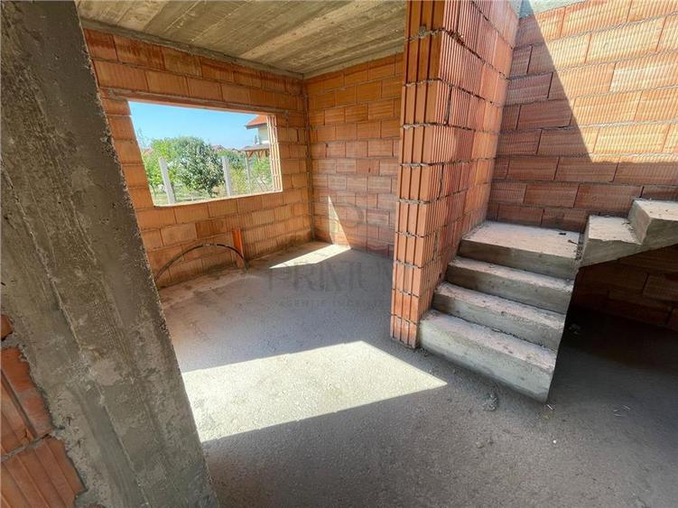 Duplex cu 4 camere cu Canalizare în Moșnița Veche