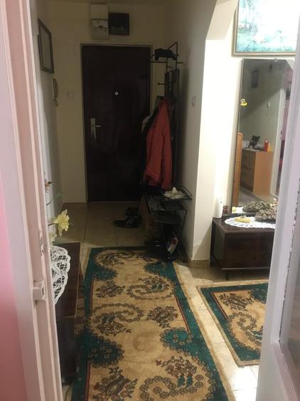 Apartament cu 3 camere decomandat, mobilat în Girocului