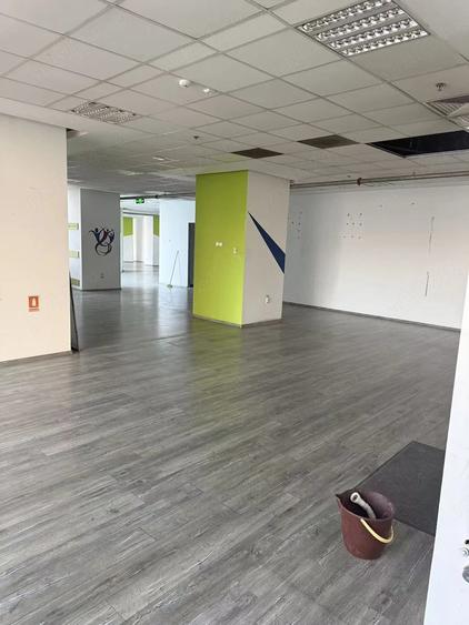 Spațiu comercial, de 800 mp, în Central