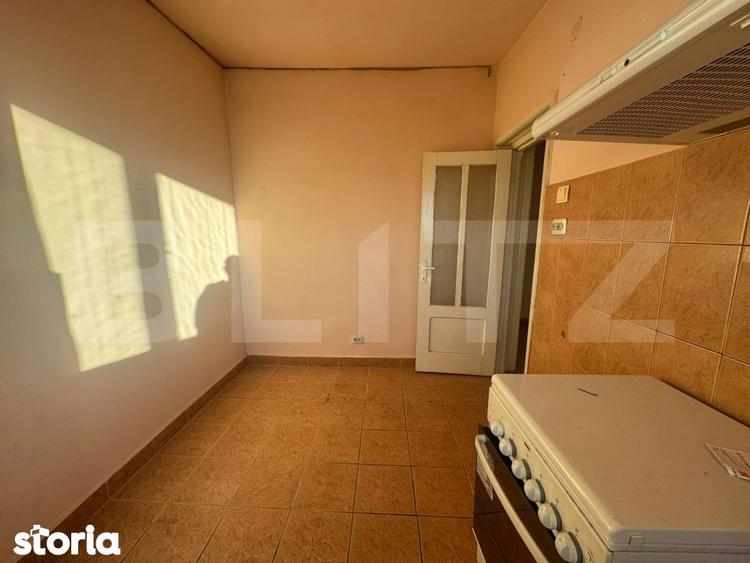 Apartament cu 3 camere semidecomandat în Central