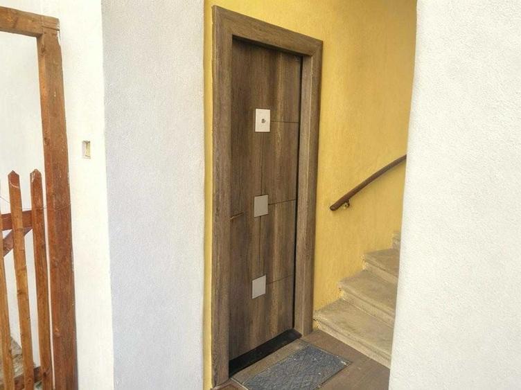 Apartament cu 3 camere semidecomandat în Lotrioara