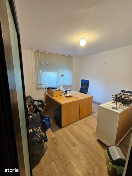 Apartament cu 2 camere decomandat în Tractorul