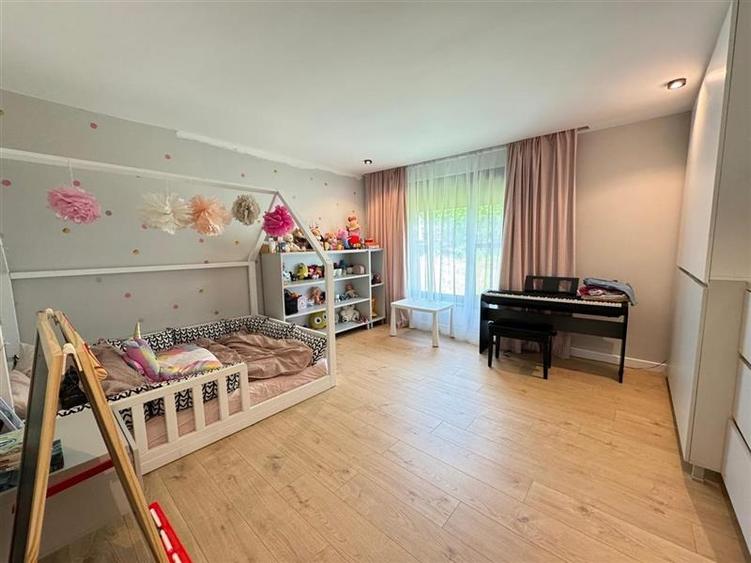 FILM & Tur LIVE!Vila cu arhitectura selecta,intr- o eleganta oaza de liniste - 19