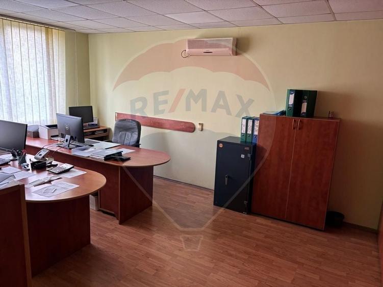 Spatiu industrial 1944mp hala,650mp birouri, platforma betonata 11000m - 11