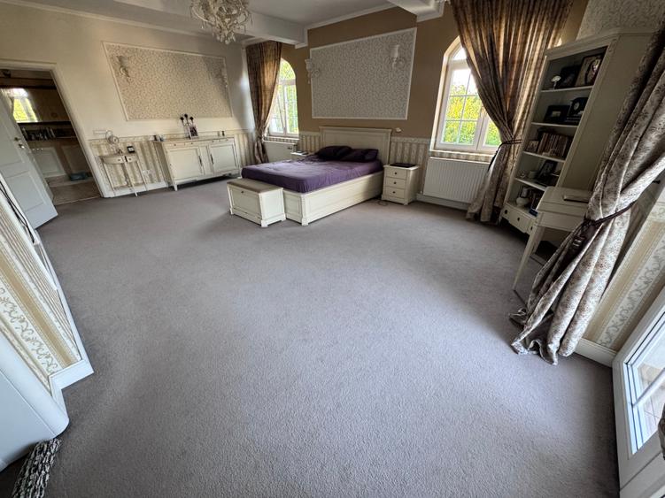 Casa deosebita sector 4 P+1+M. 6 cam.Util 418mp. Teren 1638mp - 32