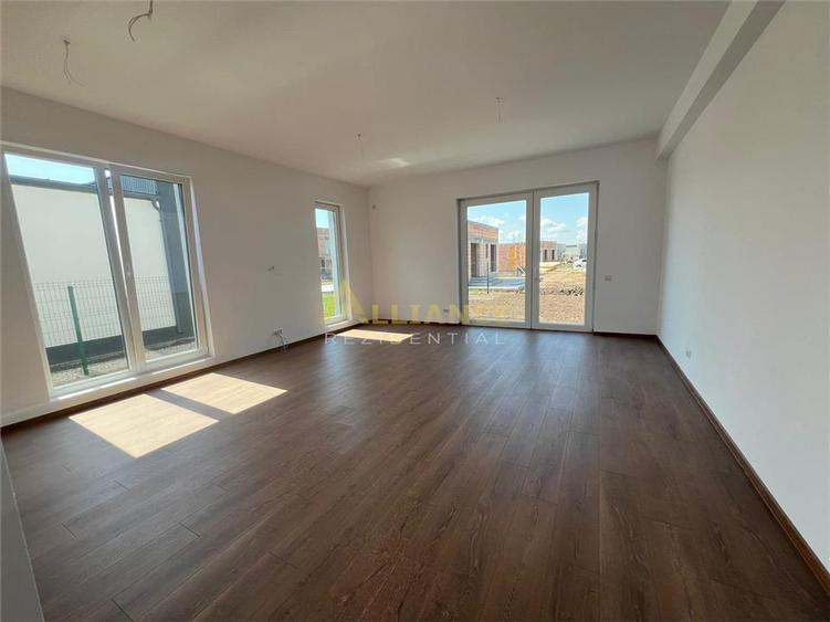 Casa individuala - 4 camere  - 2 bai - in ansamblu rezidential-str asfaltata - 5