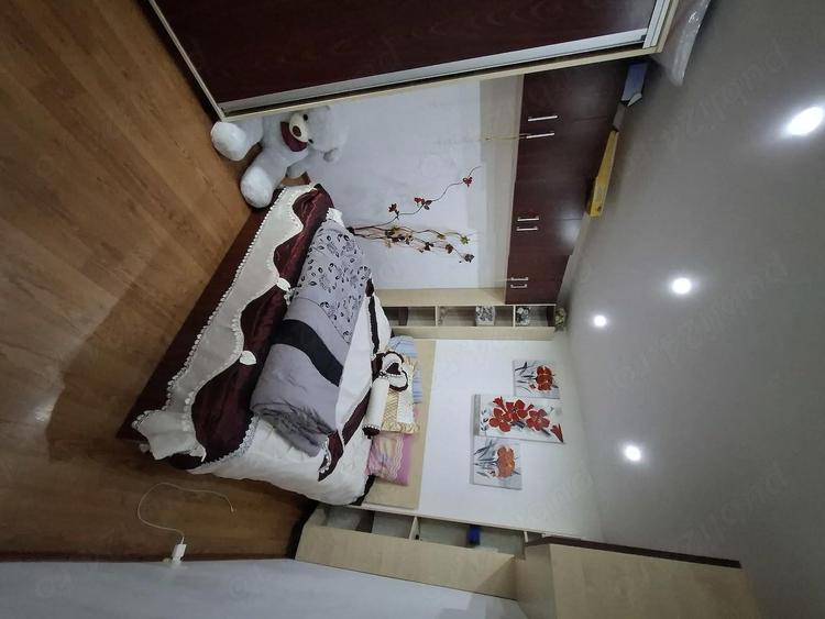 Vand apartament 2cam.conf.semidecomandat bloc de 4etaje la etajul 2 - 3