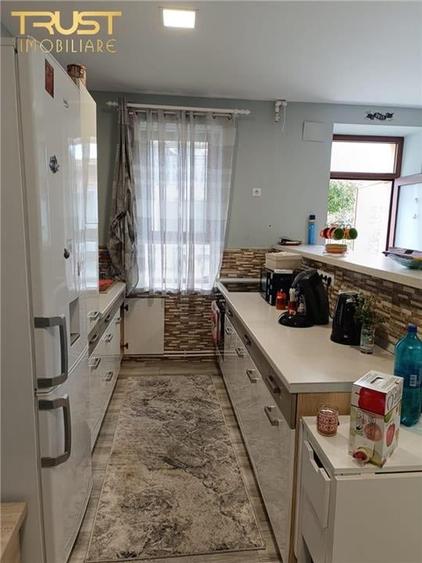 Apartament la casa 3 camere, central, curte - 4