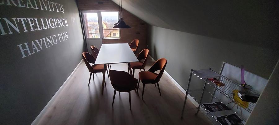 PF dau in chirie spatiu la mansarda 250 mp pt birouri cu bucatarie profesioanala - 1