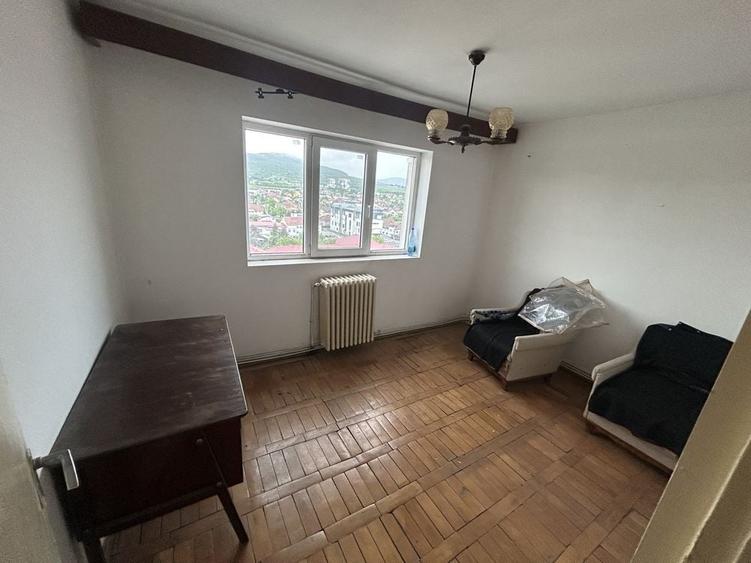 Apartament cu 4 camere decomandat în Bistrița