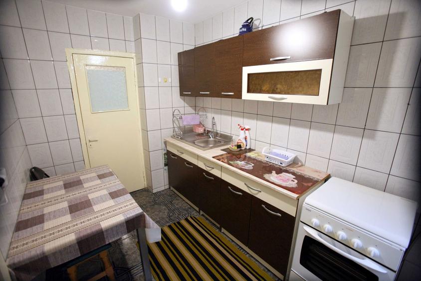 Apartament 3 camere de inchiriat , zona Drumul Taberei -Raul Doamnei suprafata utila 61 m, bloc 4 etaje - 2