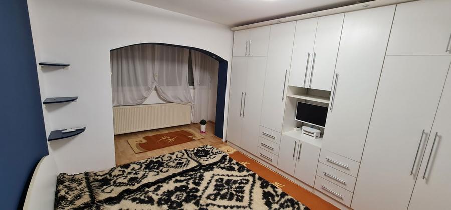 Vand apartament cu 3 camere Resita, zona Lunca - 2