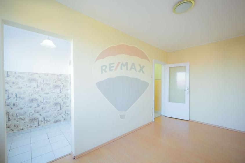 Apartament 2 camere et. 2, de vânzare zona Complex Velența - 12