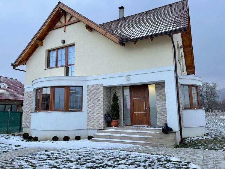 Casa de inchiriat in zona Cristian - 1