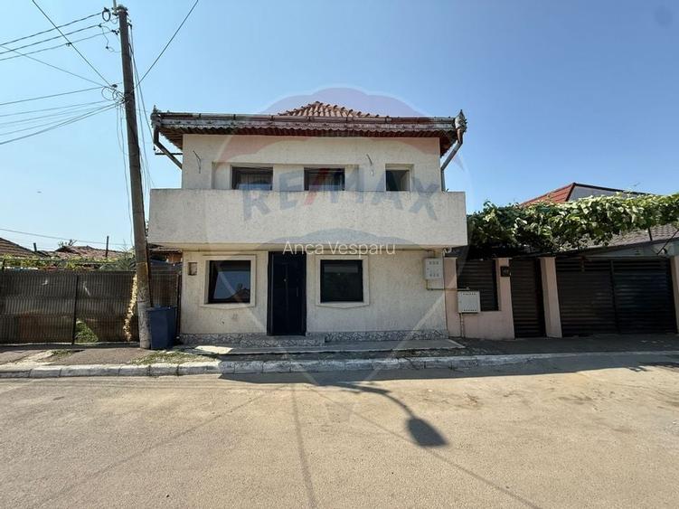 Casa  Vila cu 4 camere de vanzare in zona Medeea  Constanta
