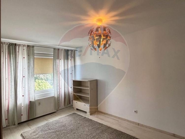 Vanzare apartament spatios,  3 camere - Metrou 1Mai - 16