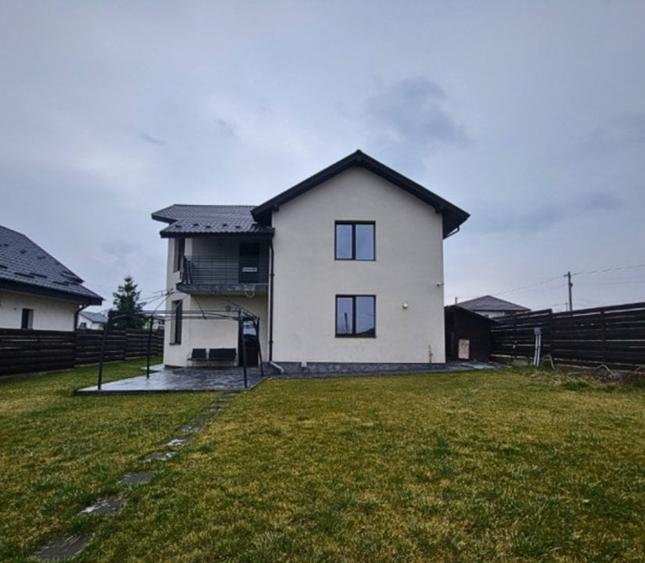 Casă de tip parter + etaj la 5 Drumuri în Valea Adâncă - 1