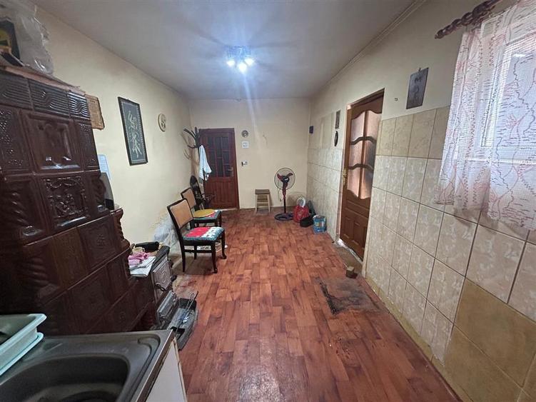 Casă cu 2 camere cu Canalizare în Central