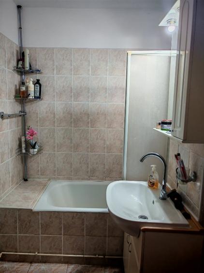 Vând apartament 3 camere  - 2