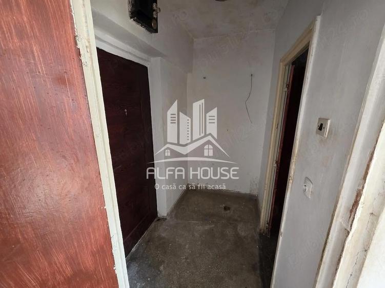 Vand Apartament cu o camera zona Micro 4 - 2