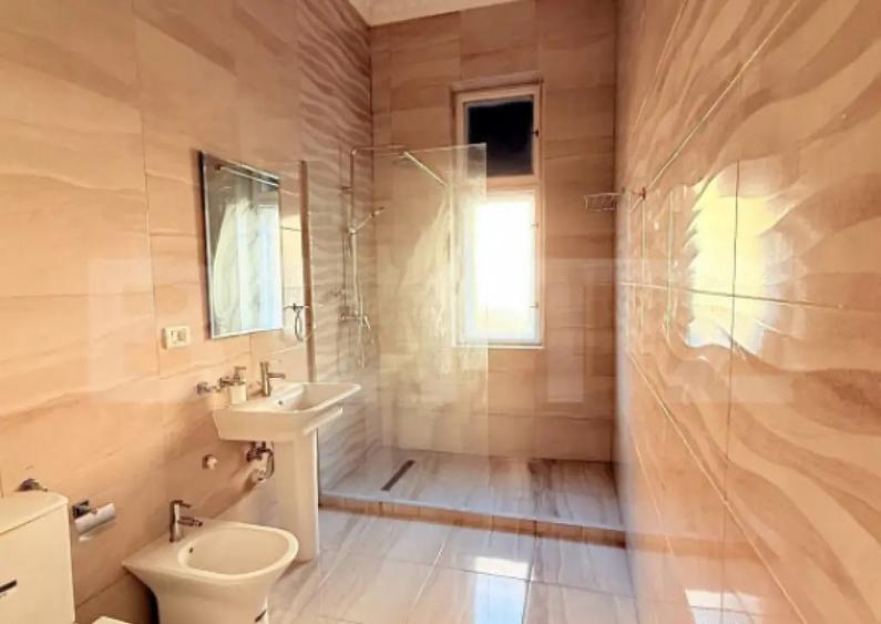 Apartament 3 camere, 86 mp, zona Sinaia - 1