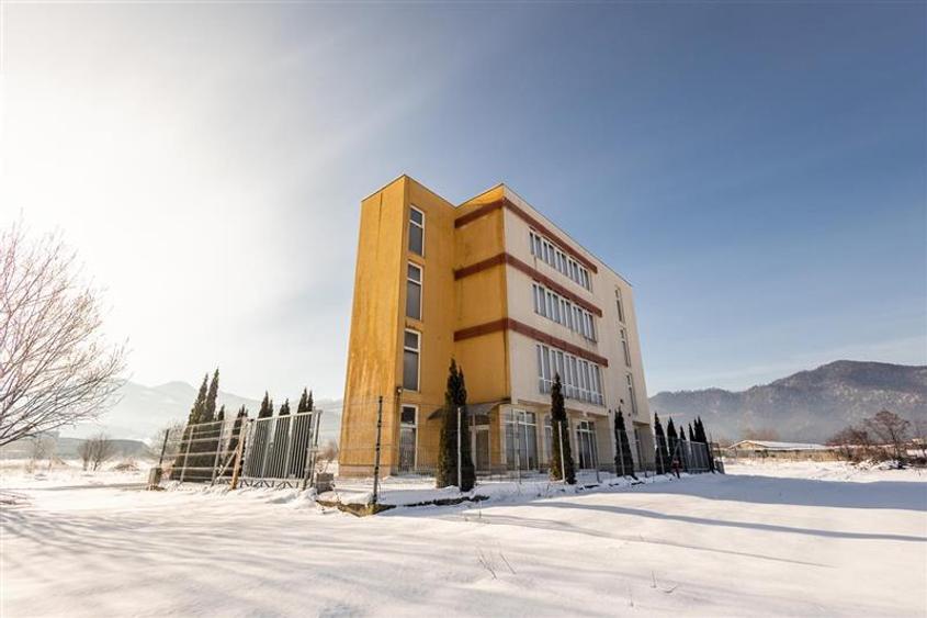 Edificu: Birouri, Centru medical/ comercial acces facil, componenta si dotari ap - 26