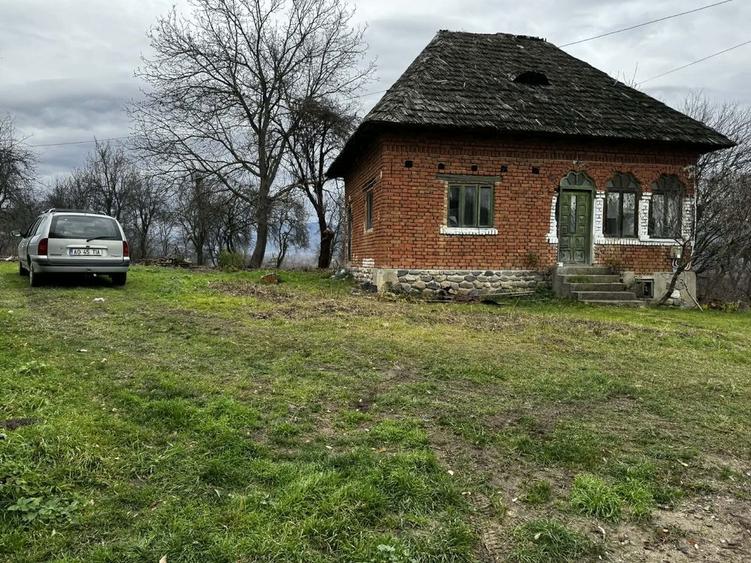 Casa batraneasca 2 camere + teren - 1