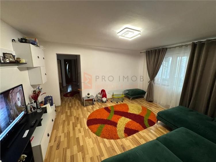 Apartament 3 camere cf 1 semidecomandat zona Micro 5 - 2
