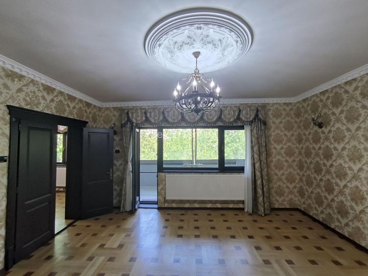 Apartament de vanzare 5 camere Primaverii, garaj boxa si teren Apartament de vanzare 5 camere Primaverii, garaj boxa si teren