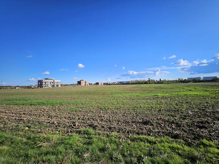 Teren intravilan Balotesti / 5.000 mp / D: 18 m / langa lac / comision 0% - 8