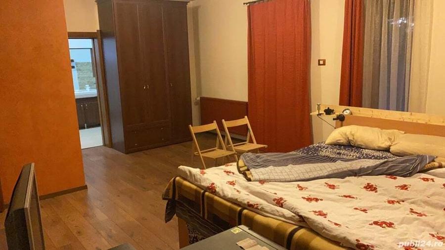 Proprietarul inchiriaza o camera de 40 m - 2