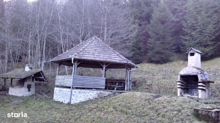 Vanzare Cabana in pitorerscul peisaj din Plaiul Foii, Zarnesti Brasov - 4