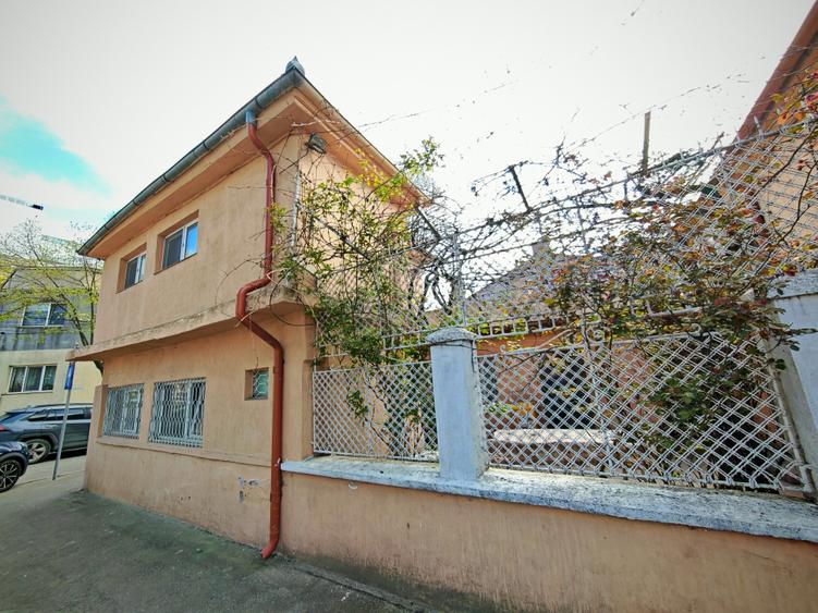 Casa de vanzare zona ultracentrala Tomis Mall - 1