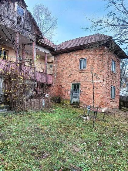 CASA TRADITIONALA - ANEXE - TEREN GENEROS - ZONA EXECELENTA - COMISION 0% - 8