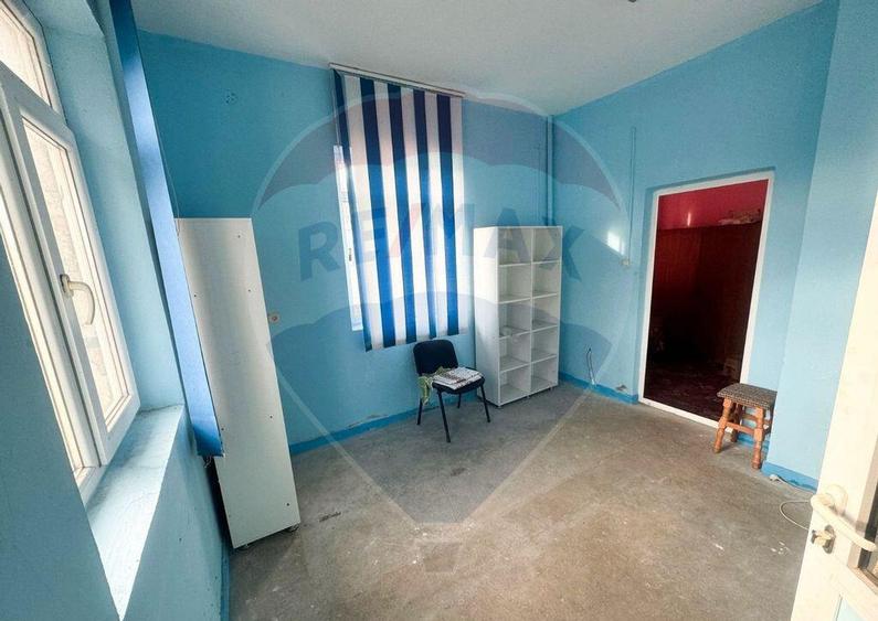 Spa?iu comercial/ teren pretabil materiale constructii, ... - 2