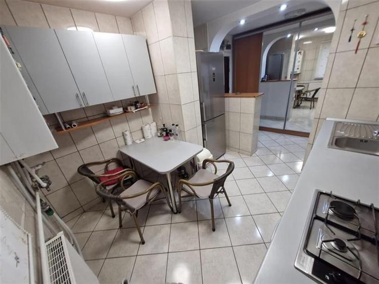 Apartament 3 camere Trapezului - 1