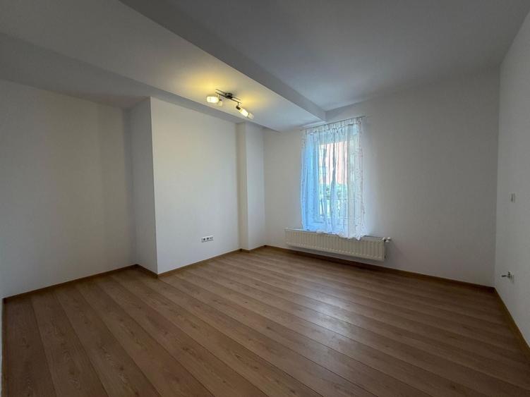 Apartament cu 3 camere decomandat în Aradului