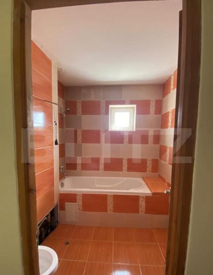 Apartament de 3 camere, 2 bai si balcon inchis, etaj interme - 9