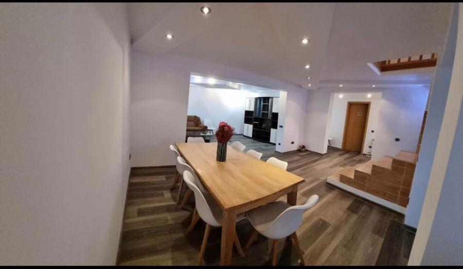 Casa individuala - complet renovata 2025, curte mare, 3 dormitoare - 4