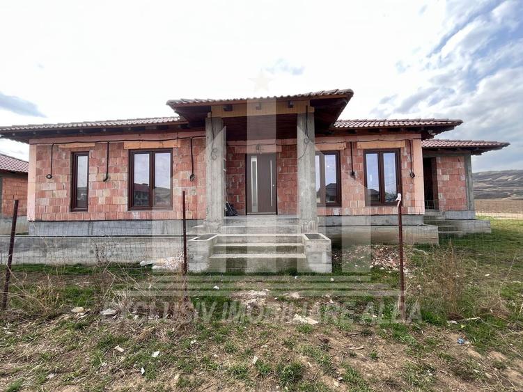 Casa individuala | Semifinisata | 105 mp | 500 mp teren | Sard - 1