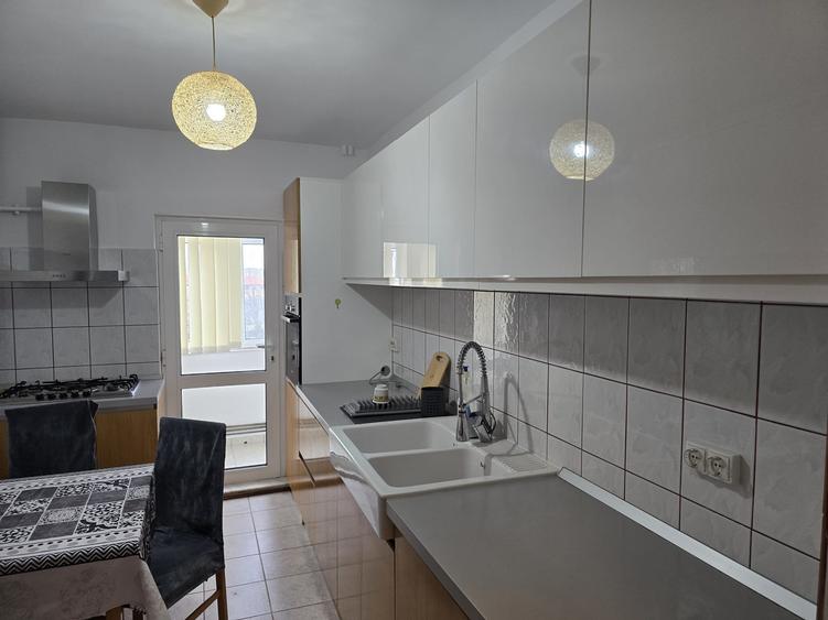 Faleza Nord- Azilul de Batrani , str.Unirii,  3 camere mobilat si utilat - 5