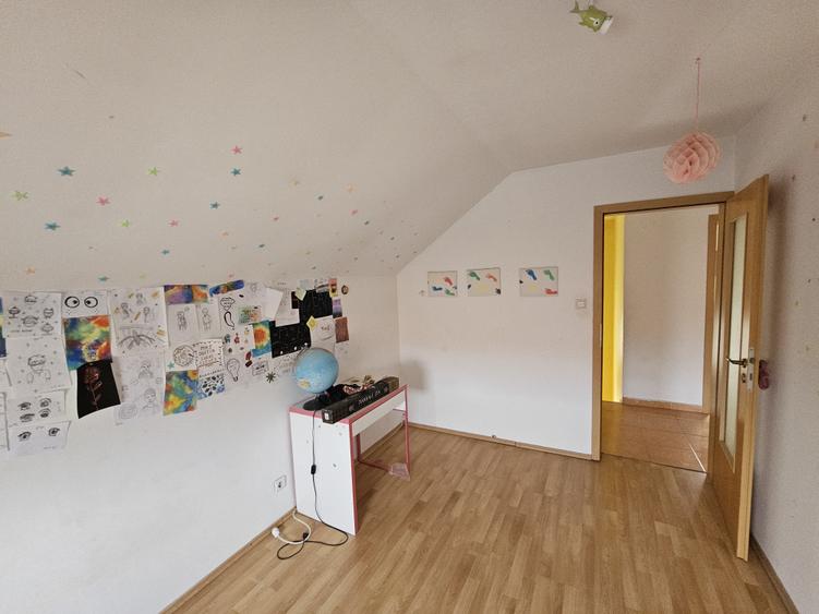 Două case individuale, P+M, construcții 2002/2007, în Giroc, comision 0% - 28