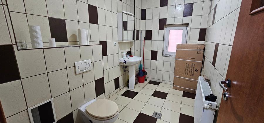 Vand apartament de 3 camere situat pe strada Luptei,intr-un bloc din 2006,parter - 3