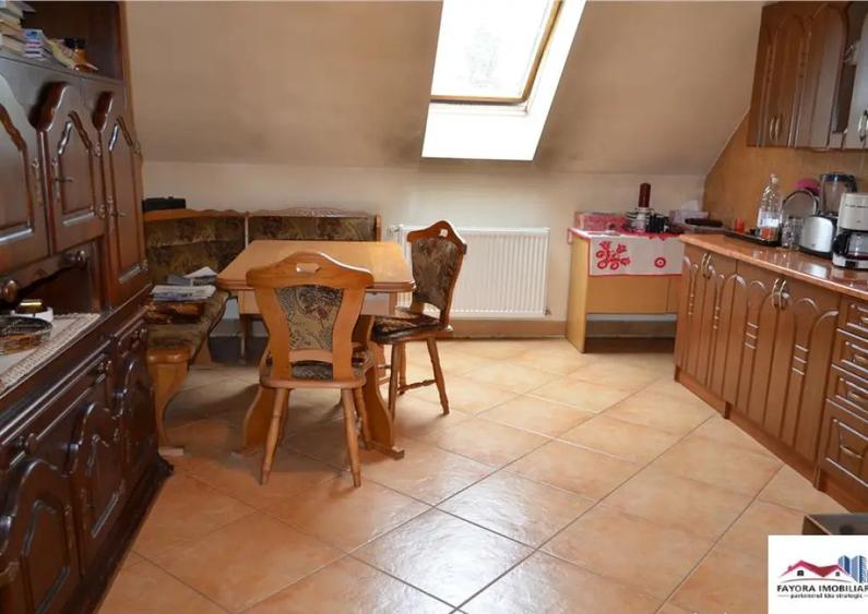 Casa si Spatiu Comercial de Zona Semicentrala - 10