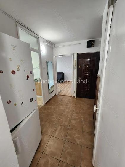 Inchiriez apartament cu 2 camere in zona Soarelui