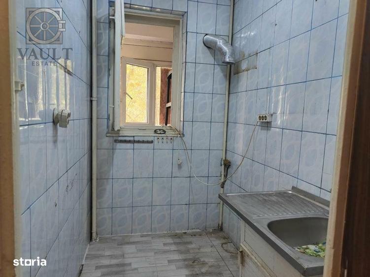 Apartament cu 3 camere semidecomandat în Giurgiului